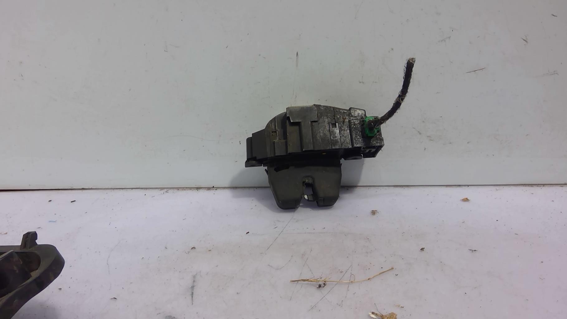 Serrure de coffre PEUGEOT 207 PHASE 1 BREAK Diesel - 1