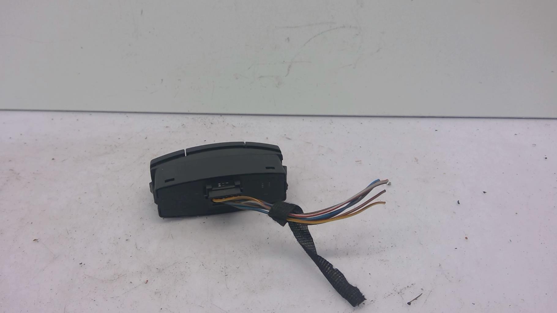 Bouton de warning BMW SERIE 1 E81 Diesel - 1