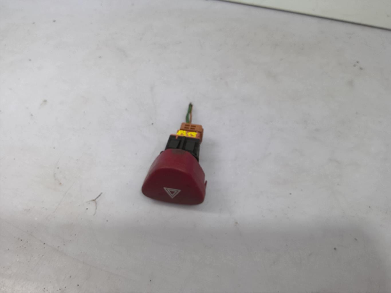 Bouton de warning CITROEN C2 PHASE 1 Essence - 1