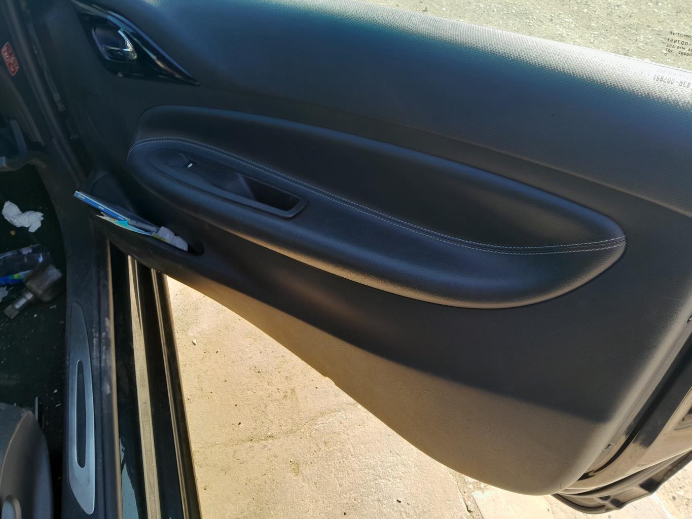 Poignee interieur avant droit CITROEN DS3 PHASE 1 Diesel - 1