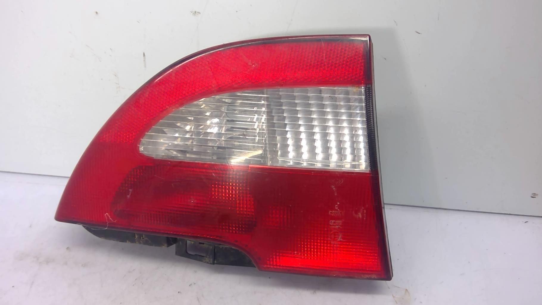Feu arriere secondaire gauche (feux) RENAULT MEGANE 1 PHASE 2 Essence - 1