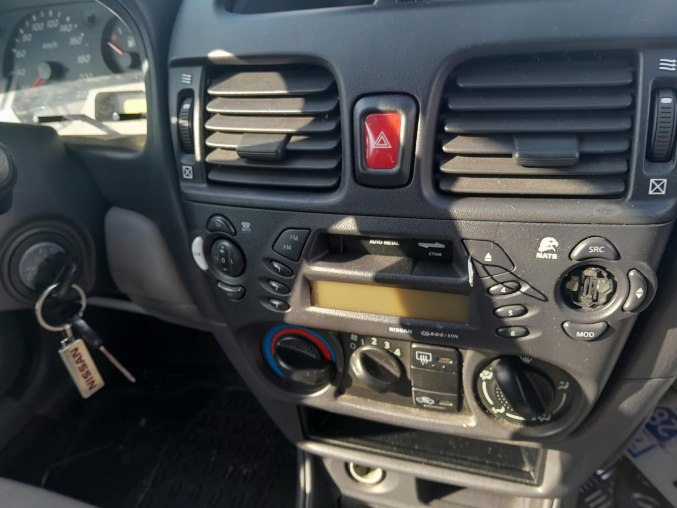 Bouton de warning NISSAN ALMERA 2 PHASE 2 Essence - 1