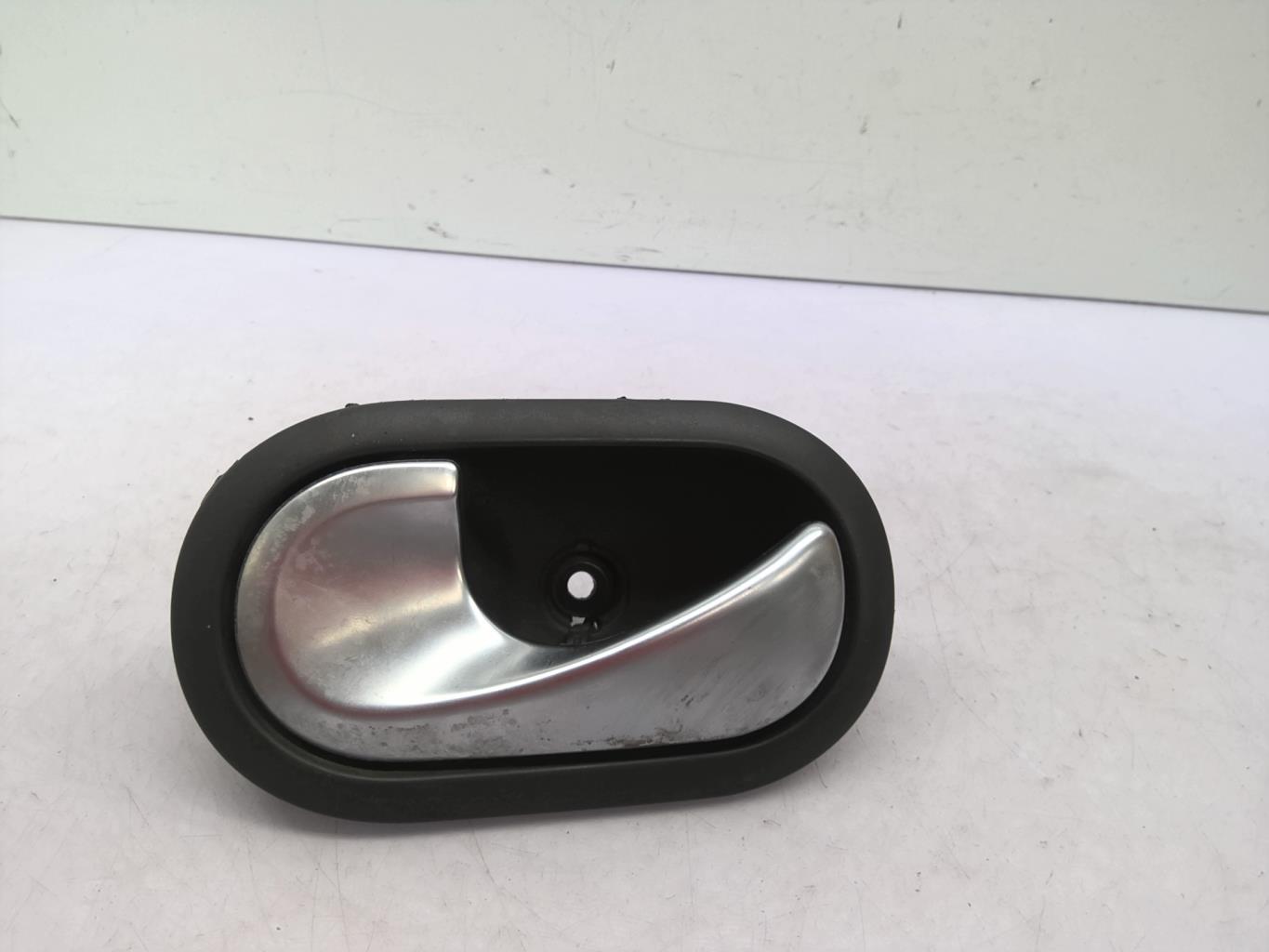 Poignee interieur avant gauche RENAULT CLIO 1 PHASE 3 Essence - 1