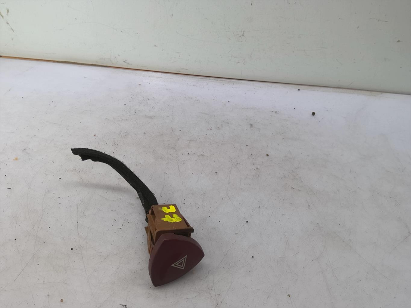 Bouton de warning PEUGEOT 308 1 PHASE 1 Diesel - 1