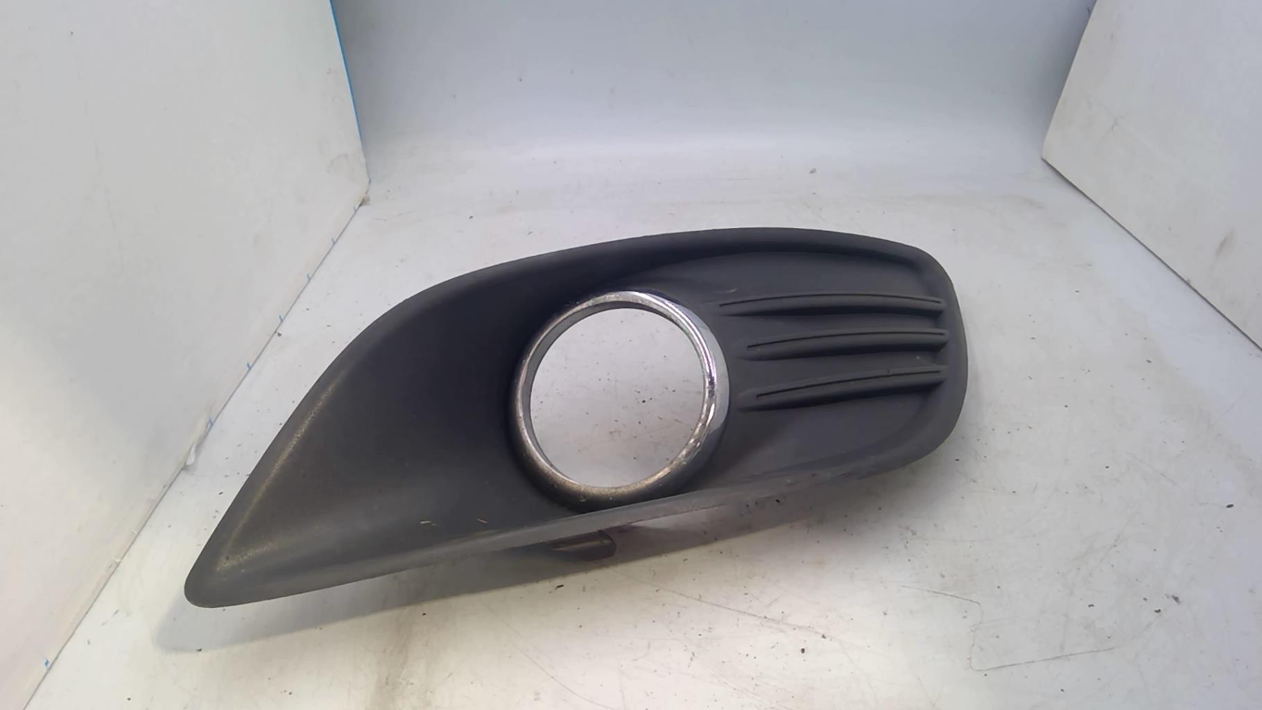 Enjoliveur anti brouillard FORD FOCUS 2 PHASE 2 BREAK Diesel - 1