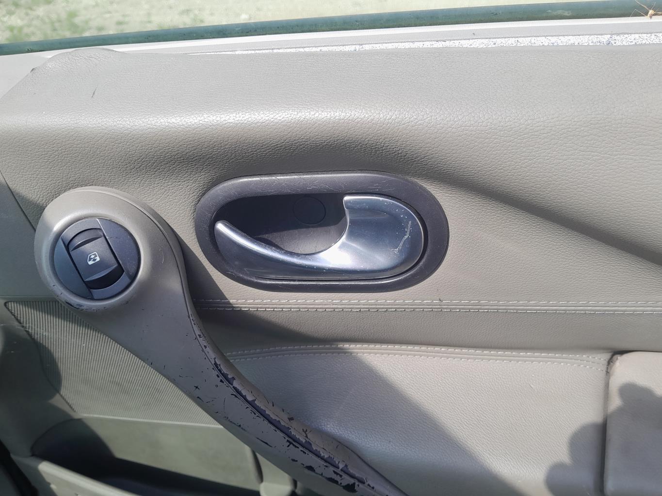 Poignee interieur avant droit RENAULT MEGANE 2 PHASE 1 CABRIOLET Diesel - 1