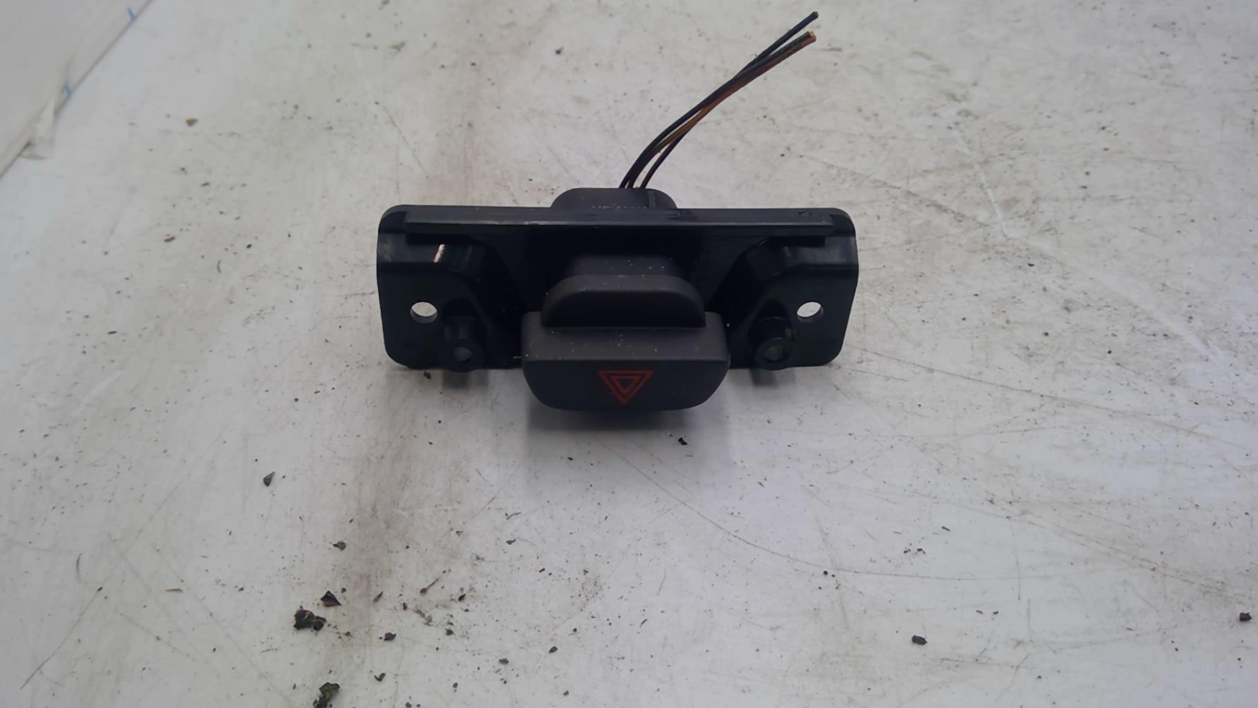 Bouton de warning FORD FIESTA 5 PHASE 2 Diesel - 1