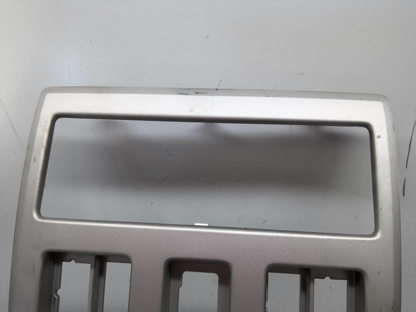 Console central (interieur plastique) DACIA LOGAN MCV 1 PHASE 1 BREAK Diesel - 1