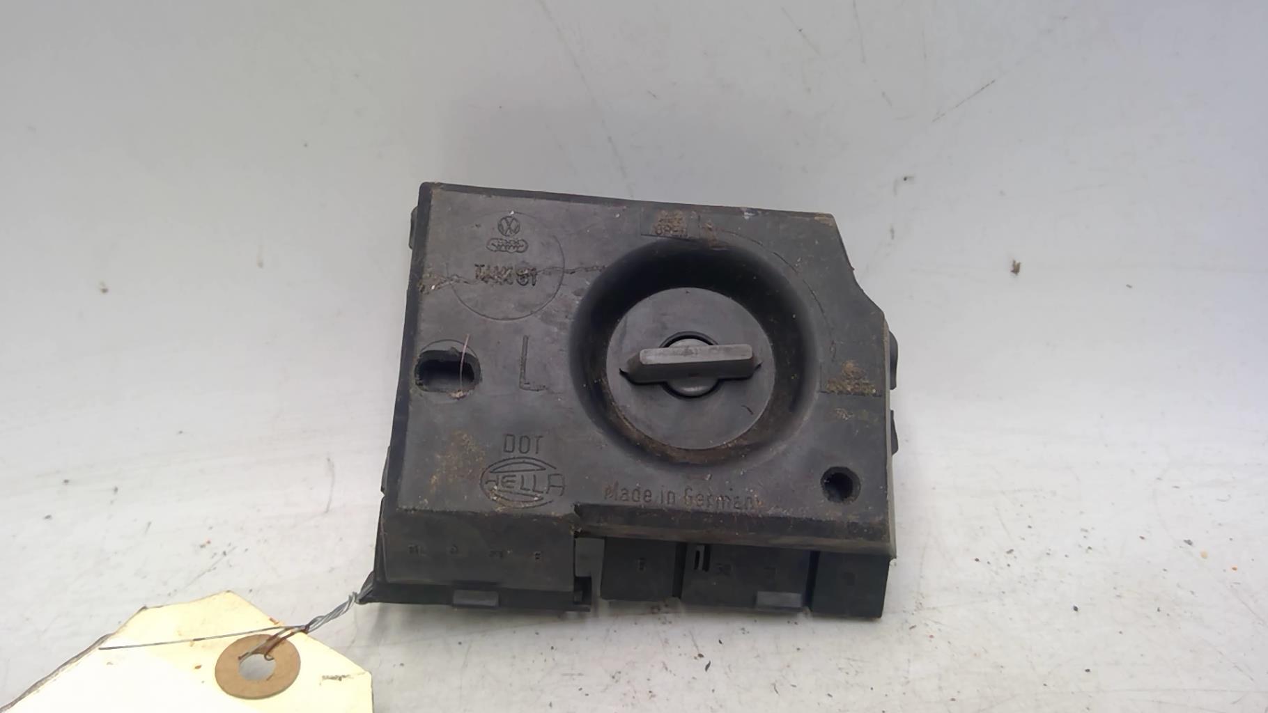 Platine feu arriere gauche AUDI 100 1  - 1