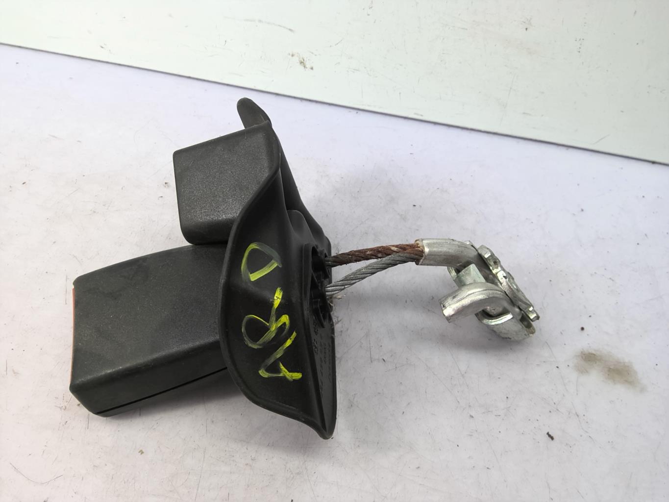 Attache ceinture arriere droit AUDI A4 2 AVANT PHASE 2 BREAK Diesel - 1