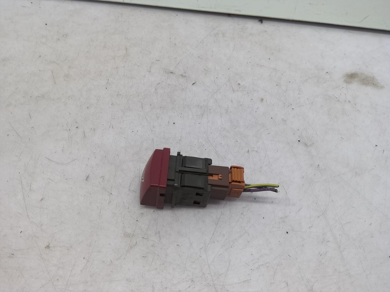 Bouton de warning PEUGEOT 207 PHASE 1 Diesel - 1
