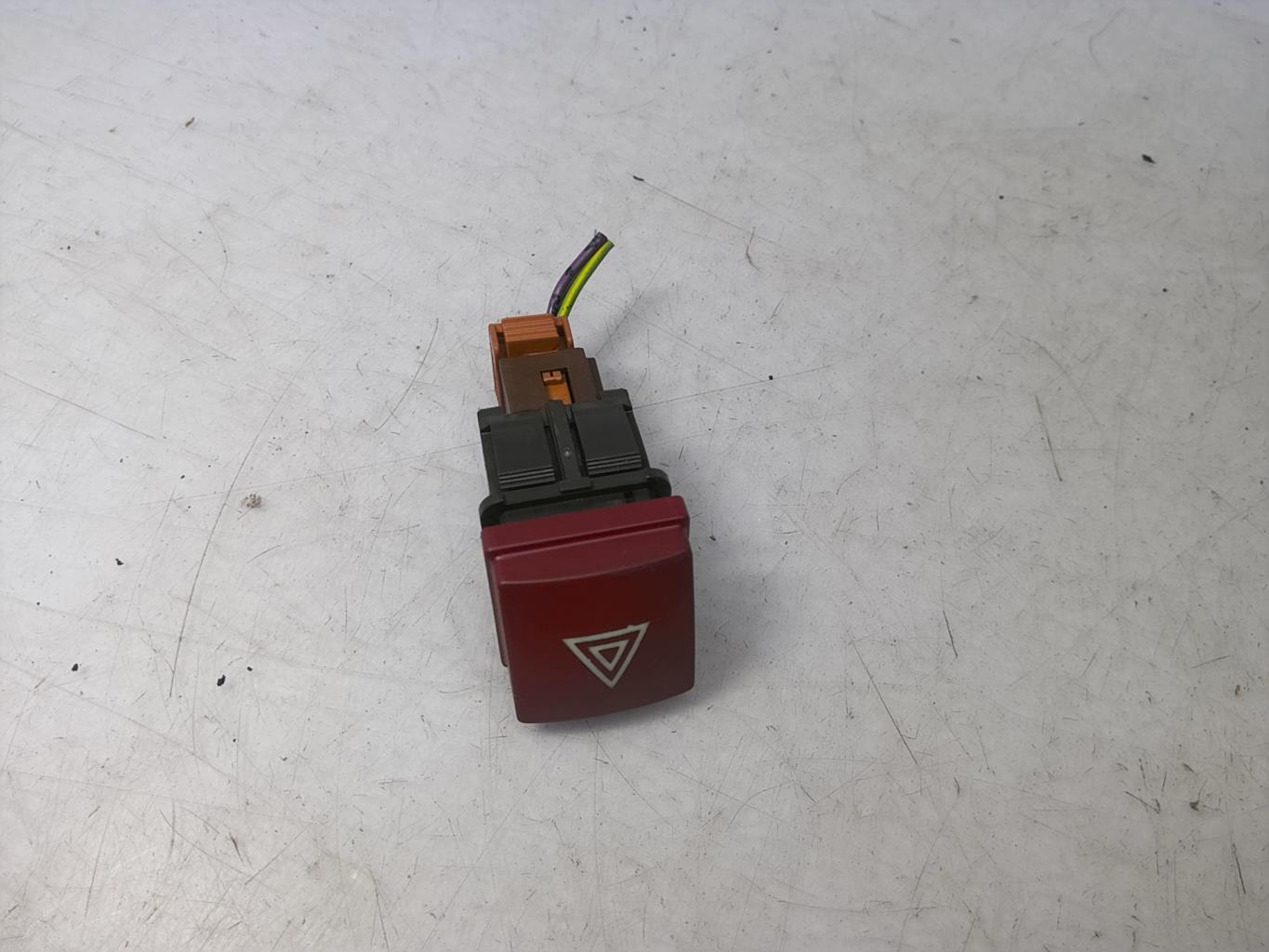 Bouton de warning PEUGEOT 207 PHASE 1 Diesel - 1