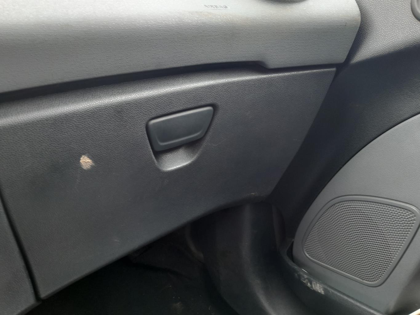 Boite a gants FORD FIESTA 6 PHASE 1 Diesel - 1