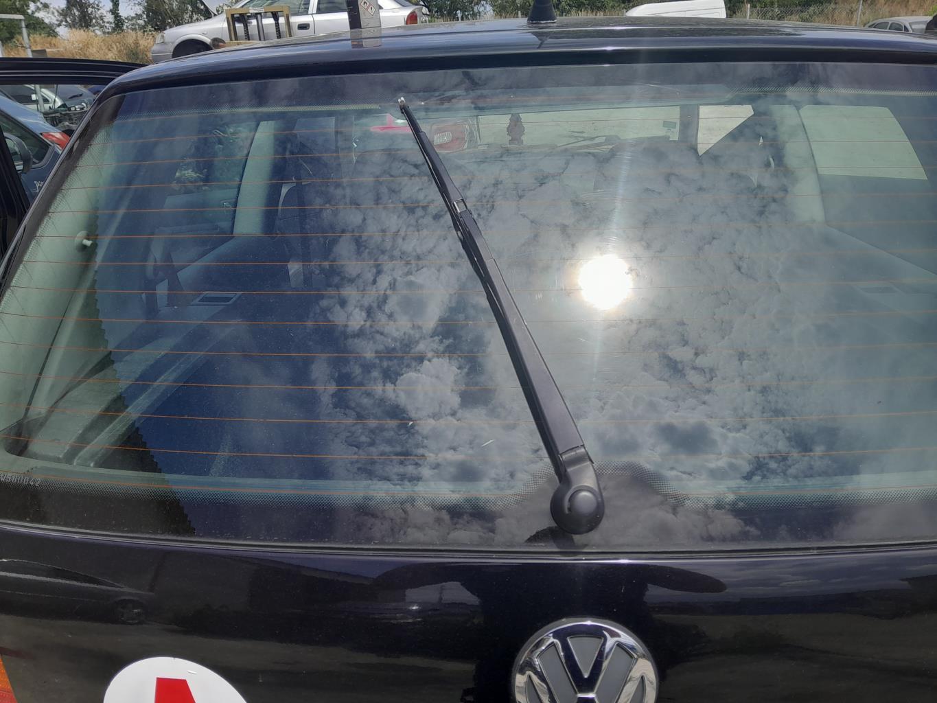 Feu arriere stop central VOLKSWAGEN GOLF 4 Essence - 1