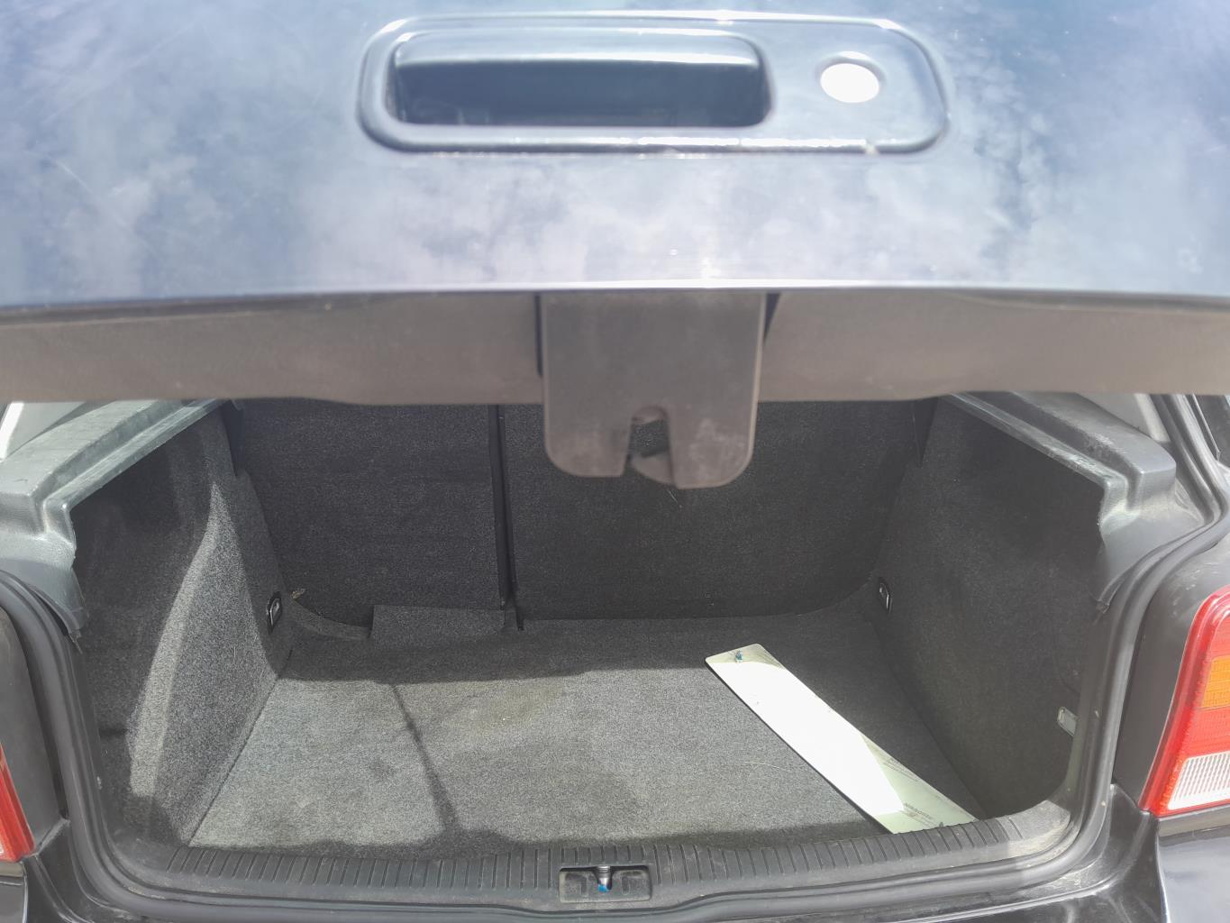 Serrure de coffre VOLKSWAGEN GOLF 4 Essence - 1
