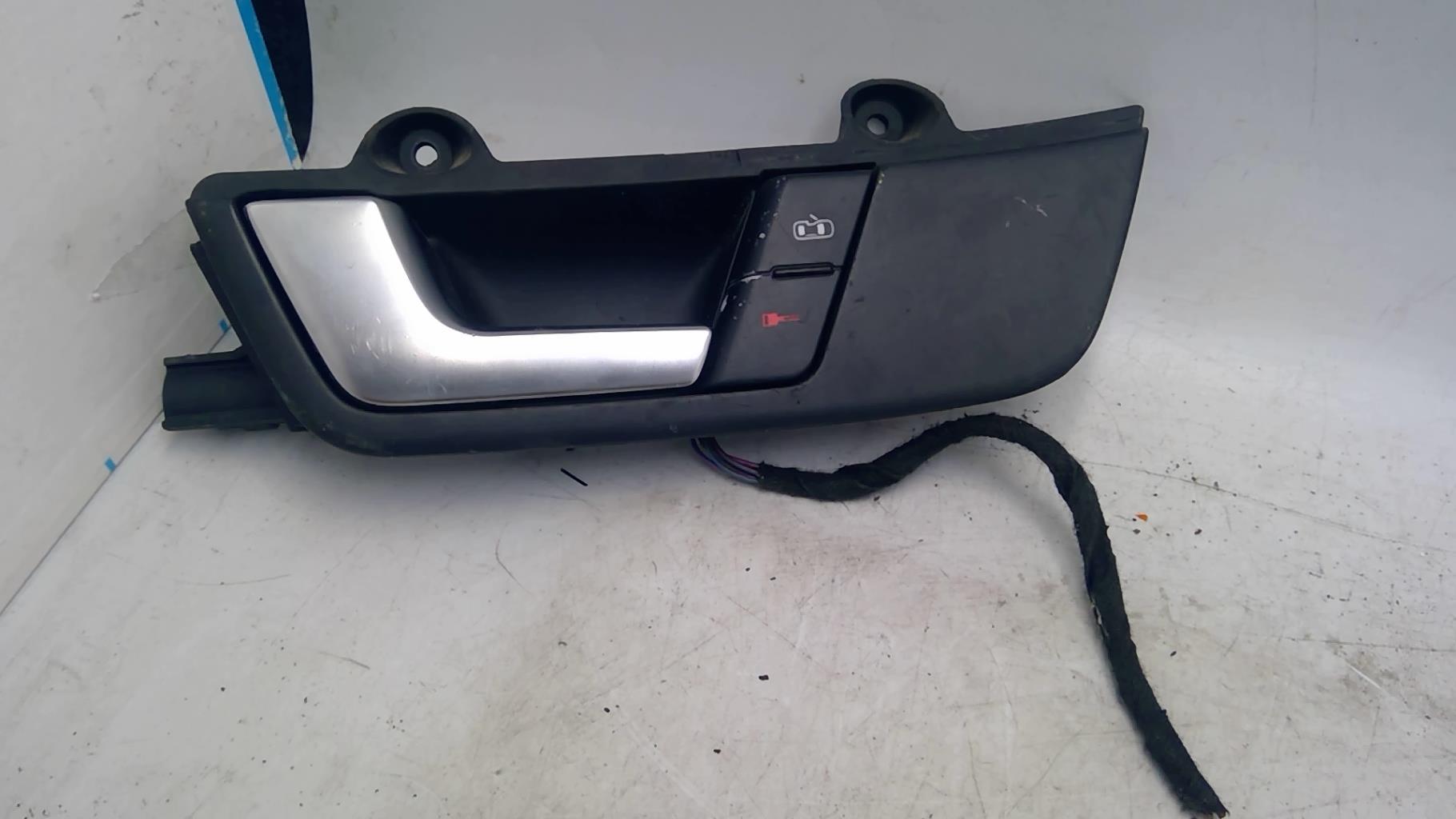 Poignee interieur avant gauche AUDI A4 2 AVANT PHASE 2 BREAK Diesel - 1