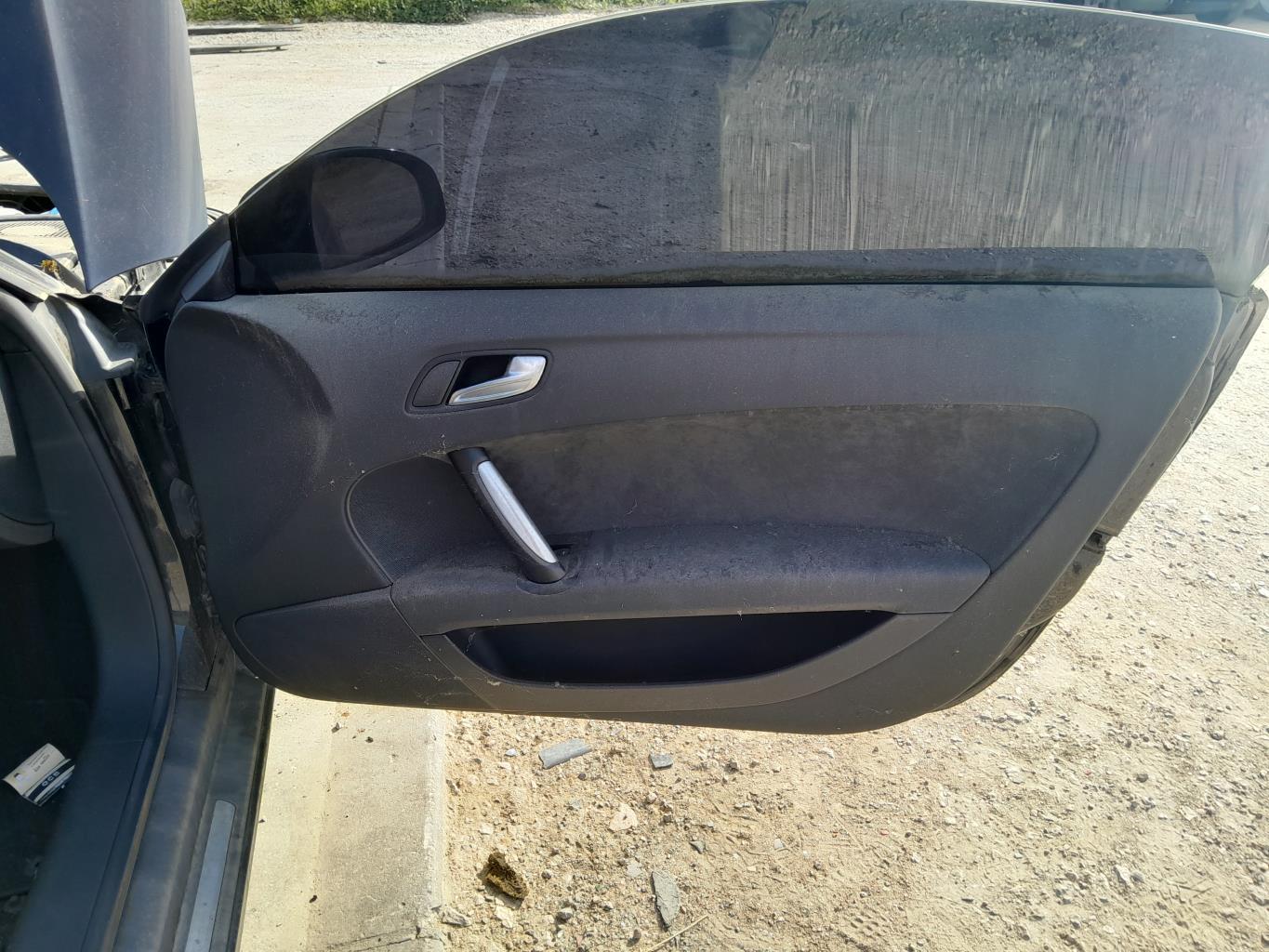 Poignee interieur avant droit AUDI TT 2 COUPE PHASE 1 Essence - 1