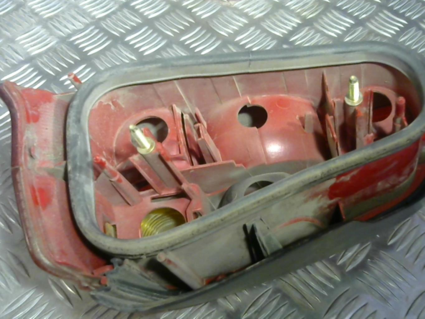 Fanale posteriore principale sinistro (luci) PEUGEOT 106 PHASE 2 Gasolina - 1