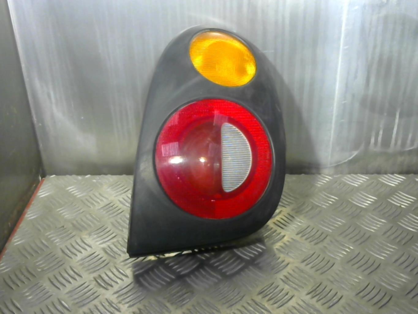 Fanale posteriore principale sinistro (luci)