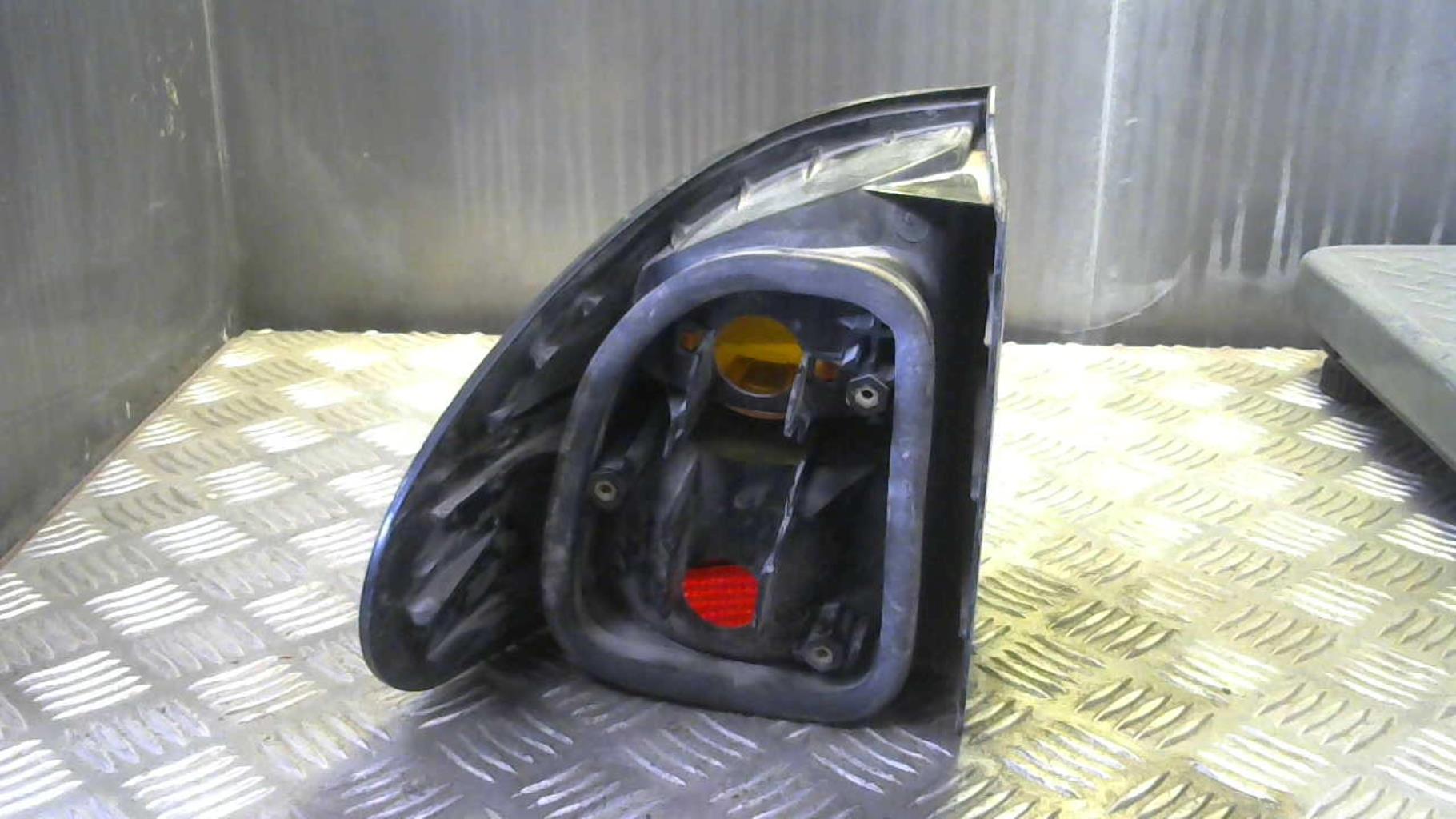 Fanale posteriore principale destro (luci) RENAULT LAGUNA 1 PHASE 1 BREAK Diésel - 1