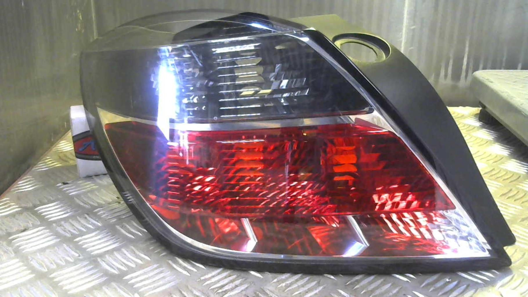 Fanale posteriore principale sinistro (luci)