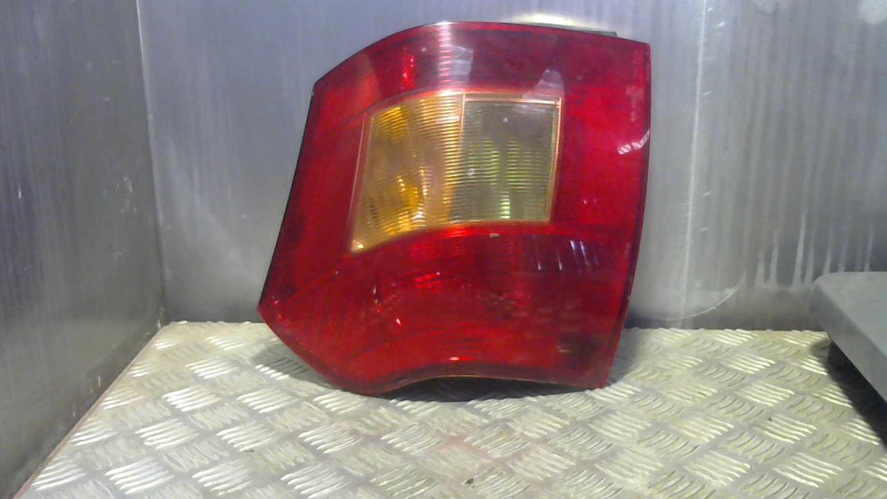 Fanale posteriore principale sinistro (luci)