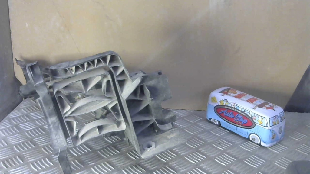 Support de phare gauche (tôle) AUDI Q5 1 PHASE 1 Diesel - 1