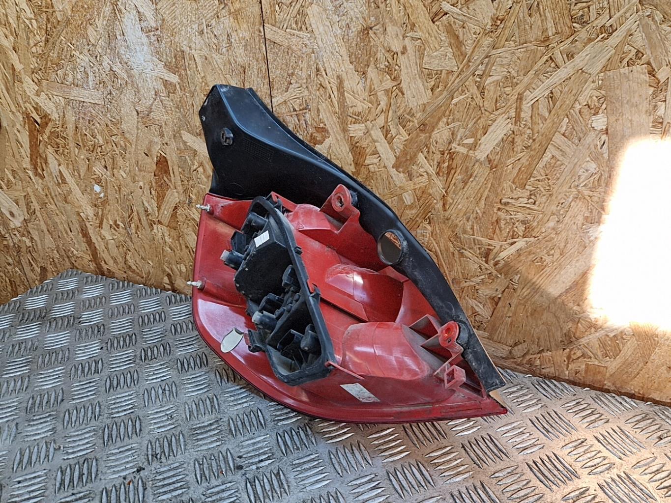 Fanale posteriore principale destro (luci) RENAULT CLIO 3 PHASE 1 Gasolina - 1