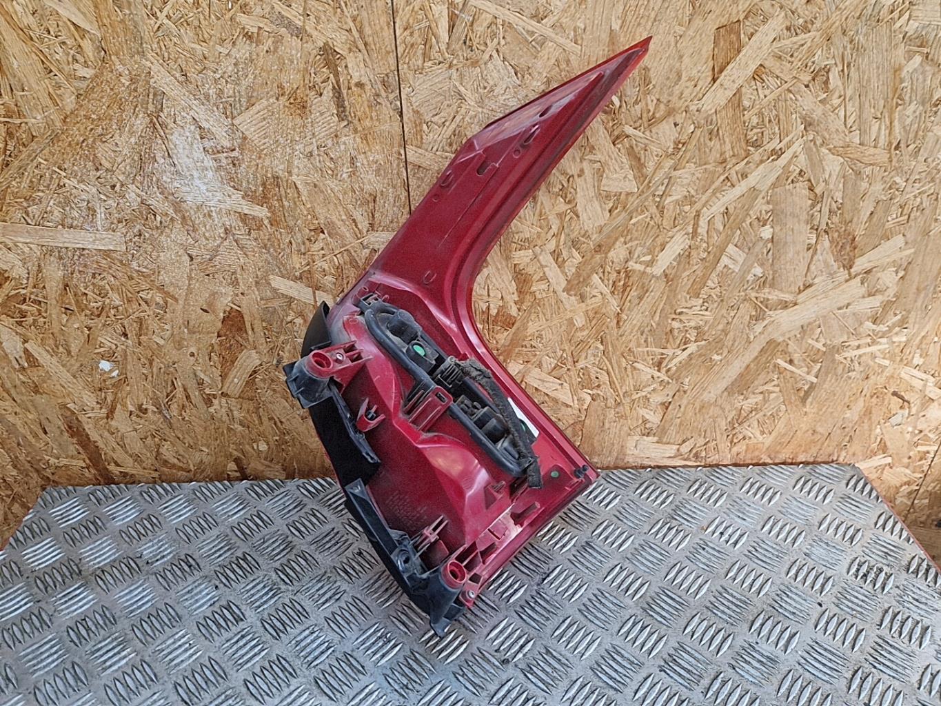 Fanale posteriore principale sinistro (luci) PEUGEOT 5008 1 PHASE 1 Diésel - 1