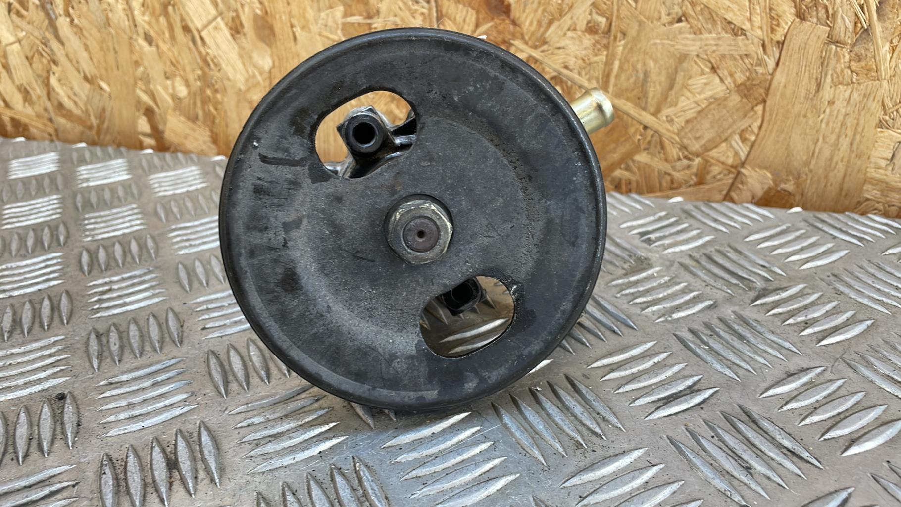 Pompe de direction MITSUBISHI L 200 2 Diesel - 1