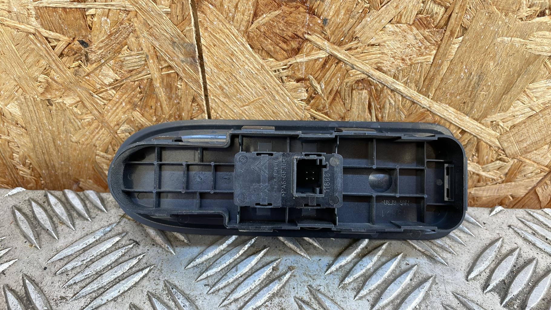 Interruttore lavacristalli anteriore destro PEUGEOT 308 1 PHASE 1 Diésel - 1
