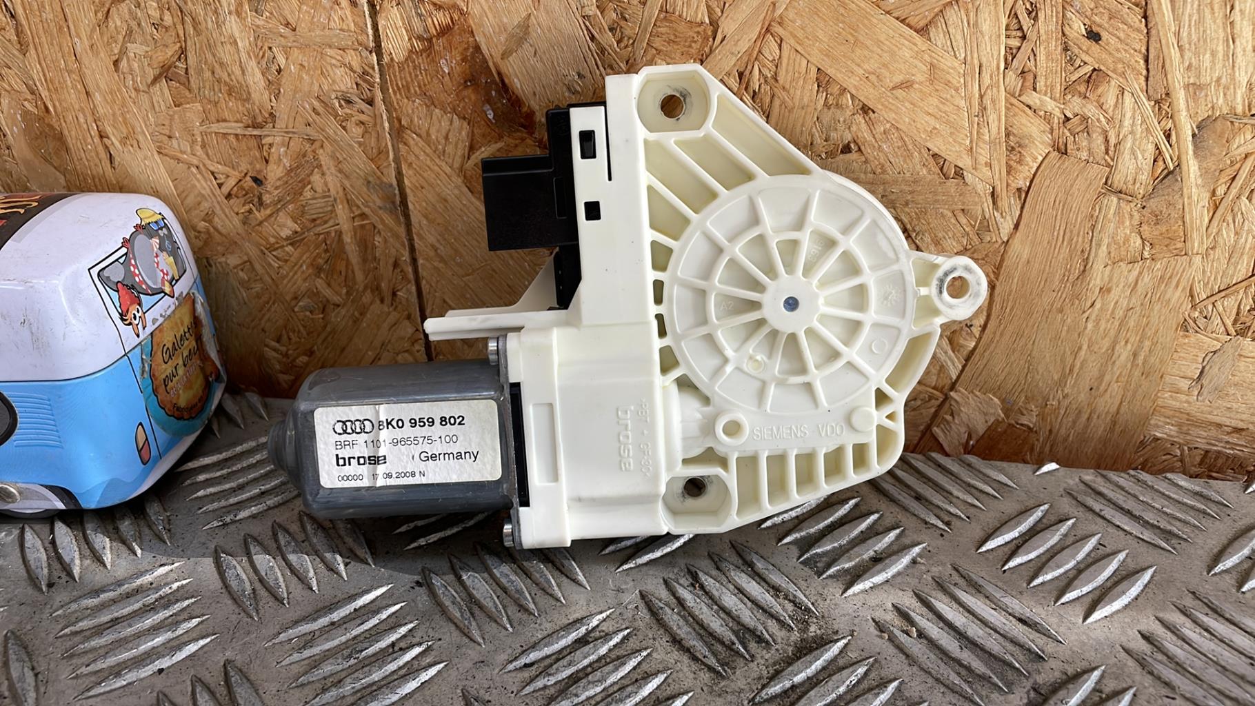 Motore alzacristalli anteriore destro AUDI A4 3 AVANT PHASE 1 BREAK Diésel - 1