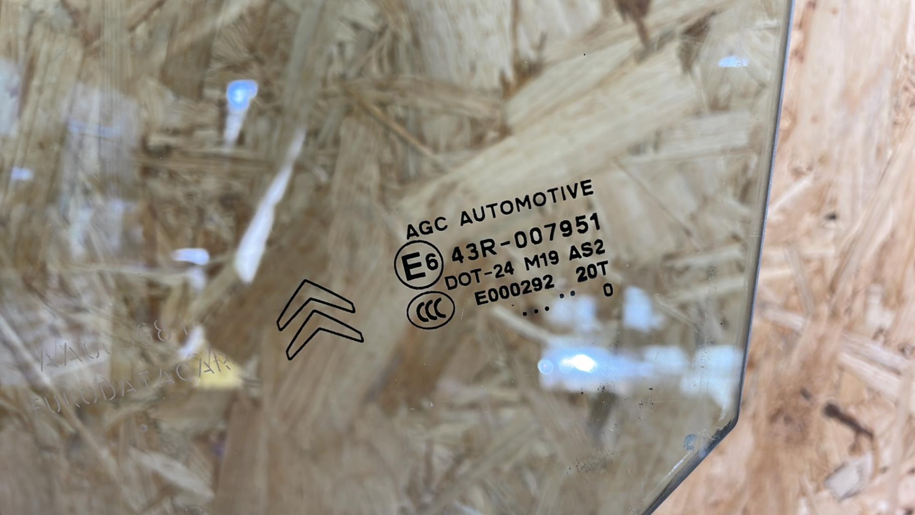 Vitre avant gauche CITROEN C3 2 PHASE 1 Diesel - 1