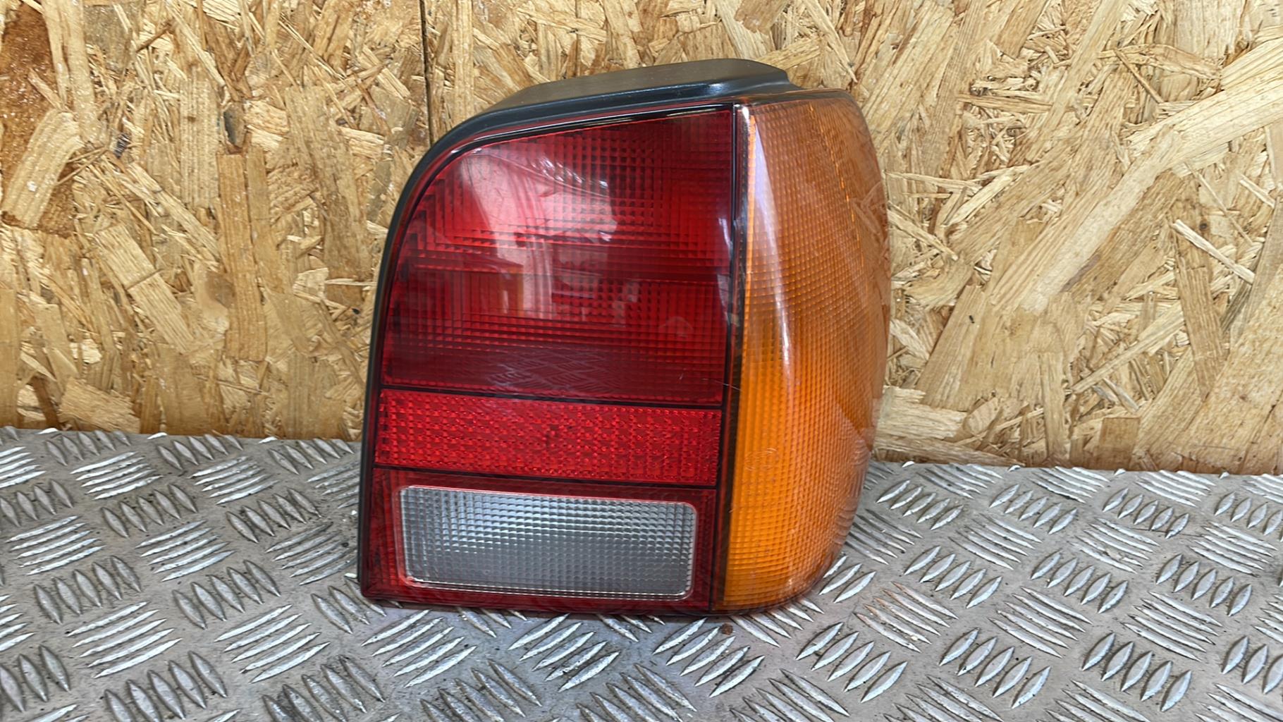 Fanale posteriore principale destro (luci) VOLKSWAGEN POLO 3 PHASE 1 Diésel - 1