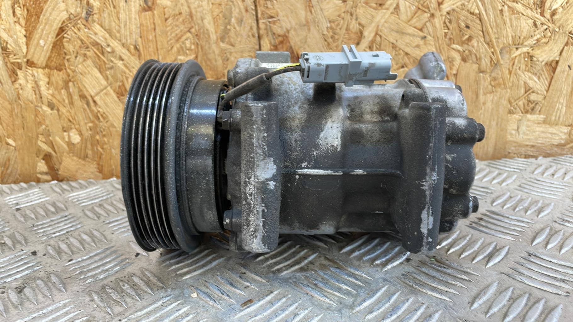 Compresseur clim RENAULT CLIO 3 PHASE 1 Essence - 1