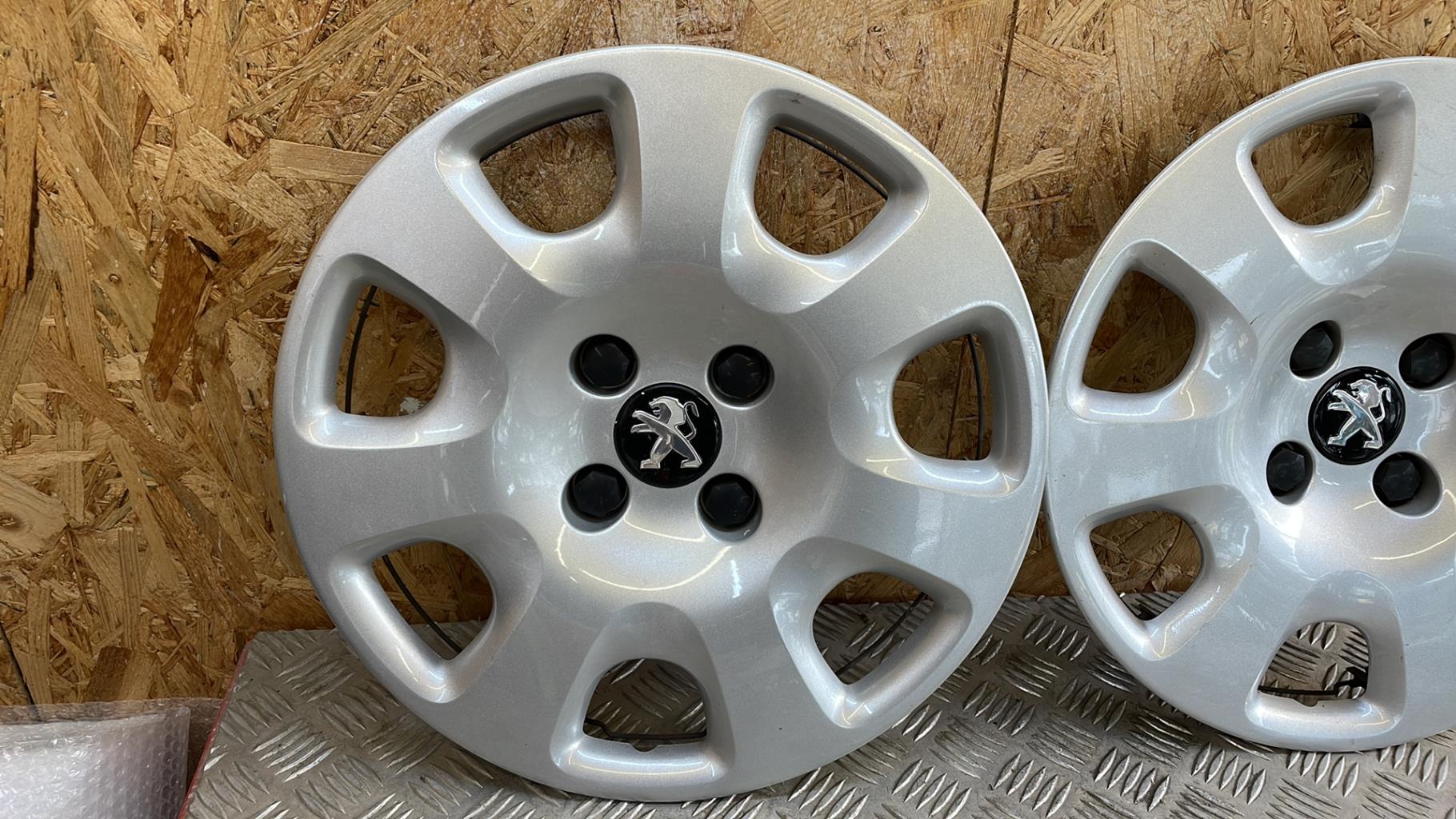 Enjoliveur PEUGEOT PARTNER 2 PHASE 3 Essence - 1