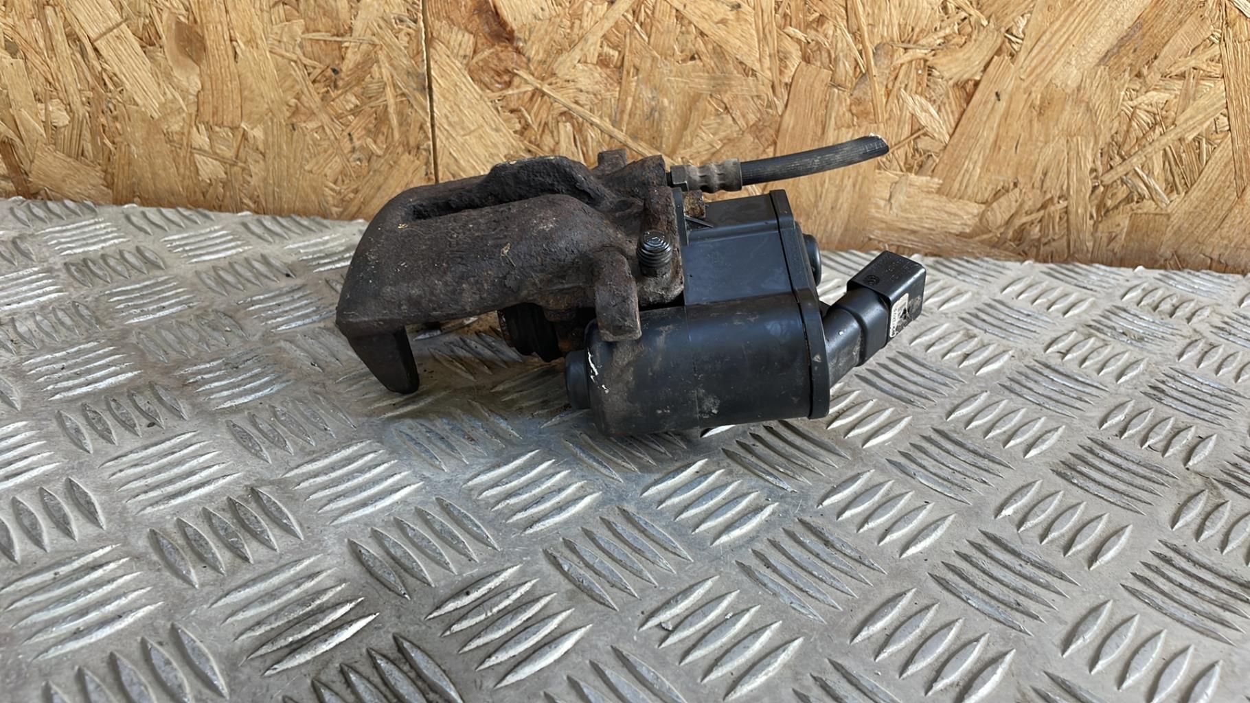 Pinza freni posteriore destra AUDI A6 3 AVANT PHASE 1 BREAK Diésel - 1