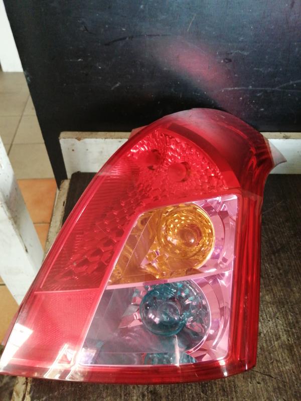 Fanale posteriore principale sinistro (luci) SUZUKI SWIFT 3 Diésel - 1