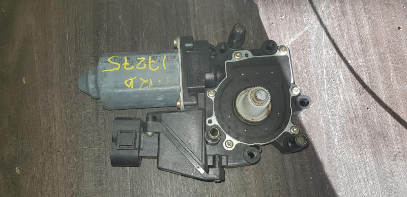 Motore alzacristalli posteriore destro AUDI A4 1 PHASE 1 Gasolina - 1