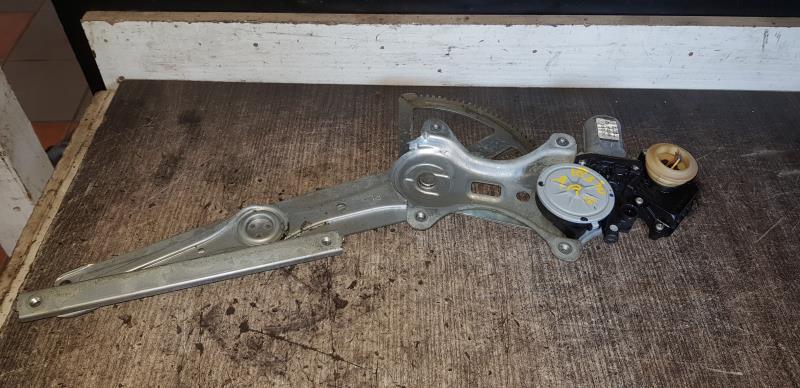 Alzacristalli elettrico posteriore sinistro TOYOTA COROLLA VERSO 2 PHASE 1 Diésel - 1