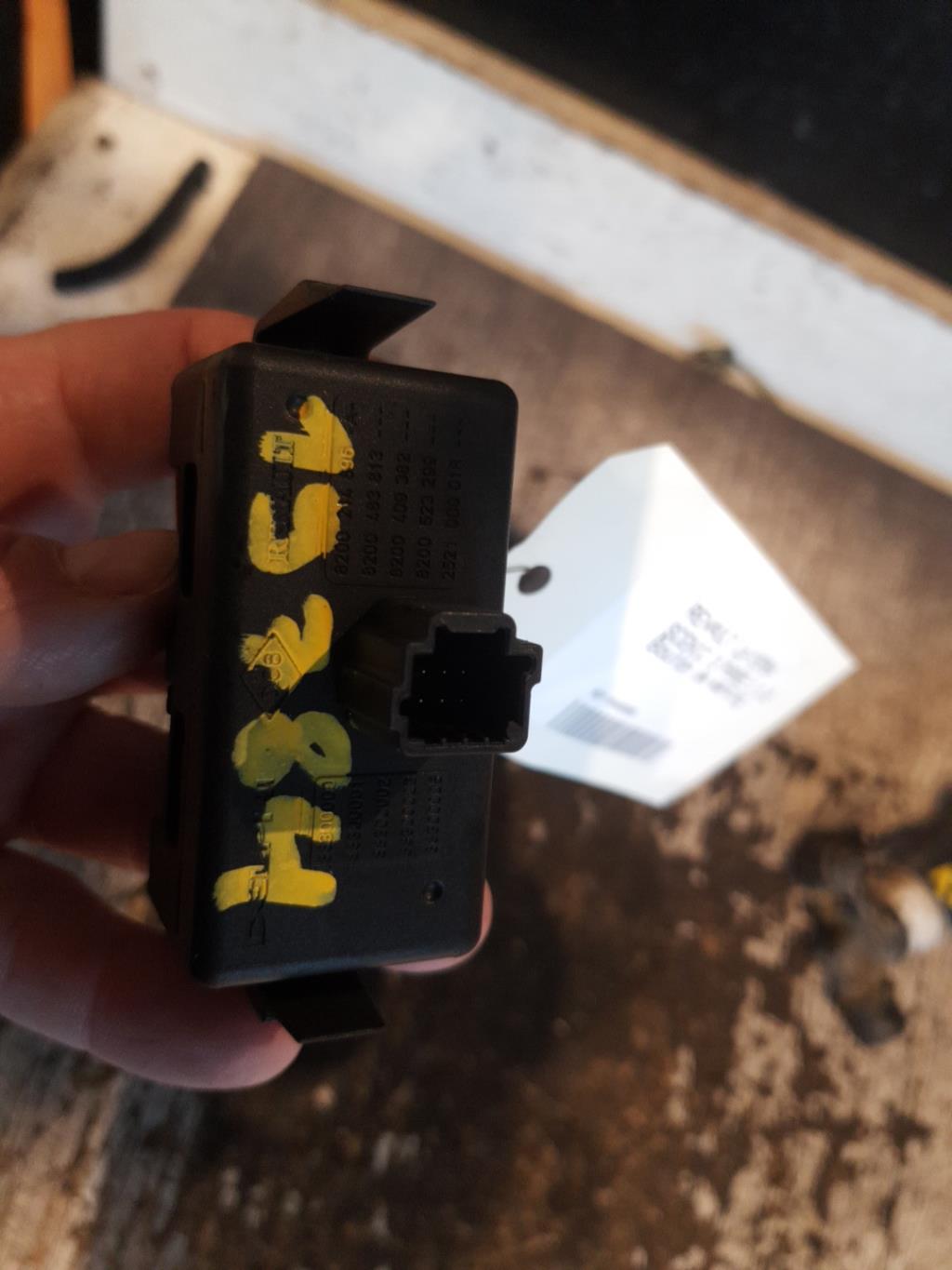 Bouton de warning RENAULT SCENIC 3 PHASE 1 Diesel - 1