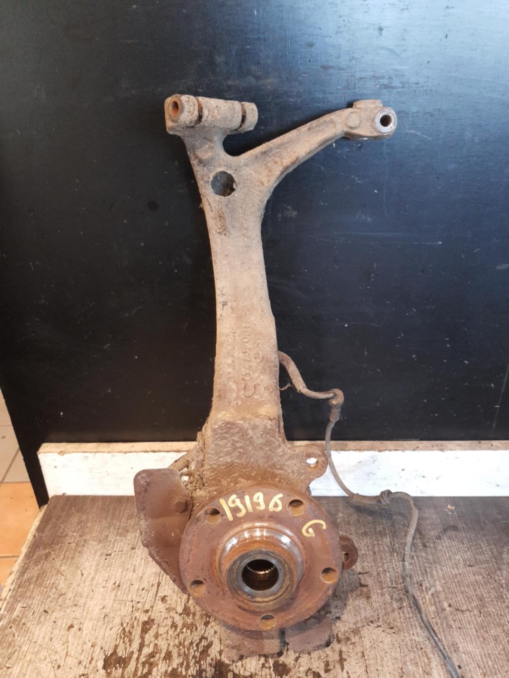 Pivot de moyeu avant gauche AUDI A4 1 PHASE 1 Diesel - 1