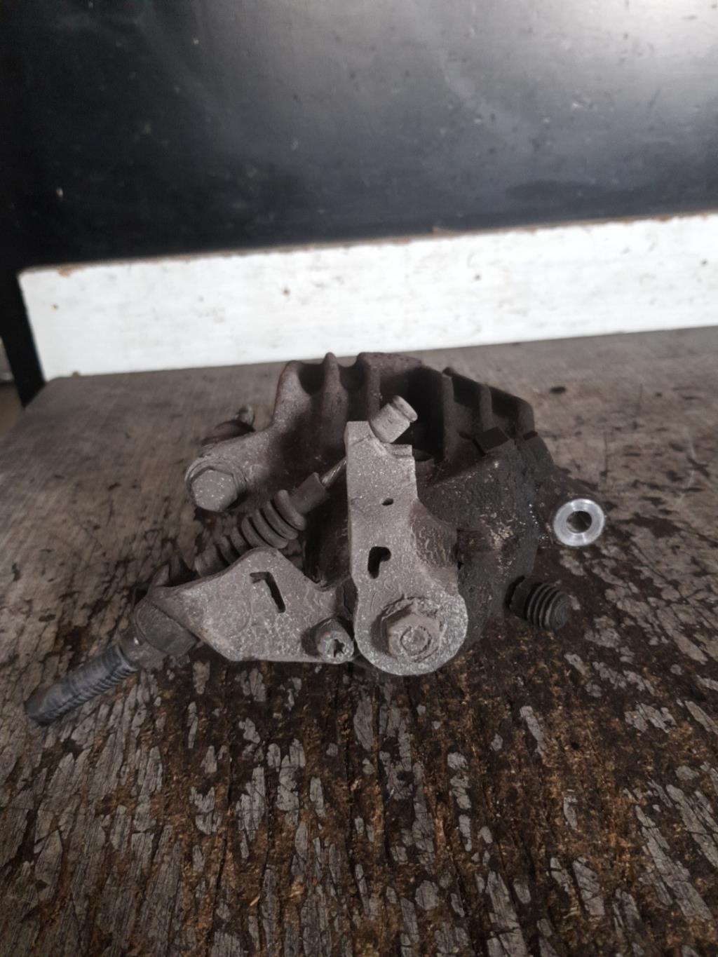 Pinza freni posteriore sinistra VOLKSWAGEN BORA Diésel - 1