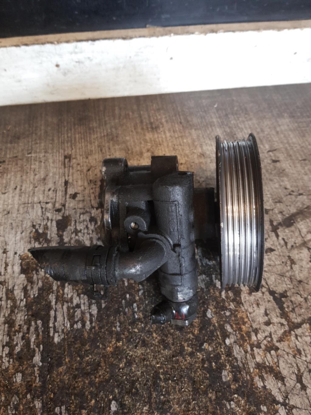 Pompe de direction VOLKSWAGEN GOLF 4 Diesel - 1