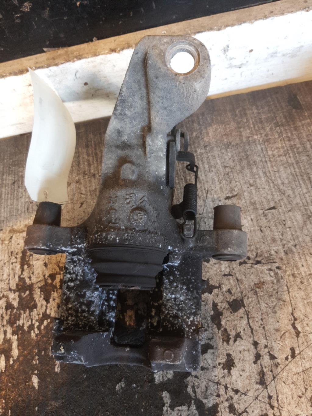 Pinza freni posteriore sinistra PEUGEOT 308 2 PHASE 1 Diésel - 1