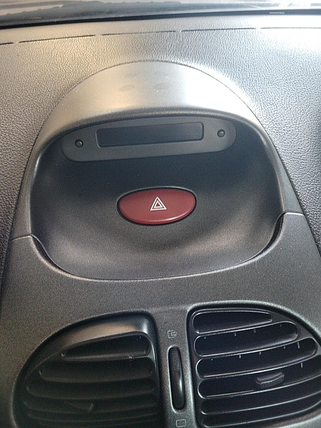 Bouton de warning PEUGEOT 206 PHASE 2 Diesel - 1