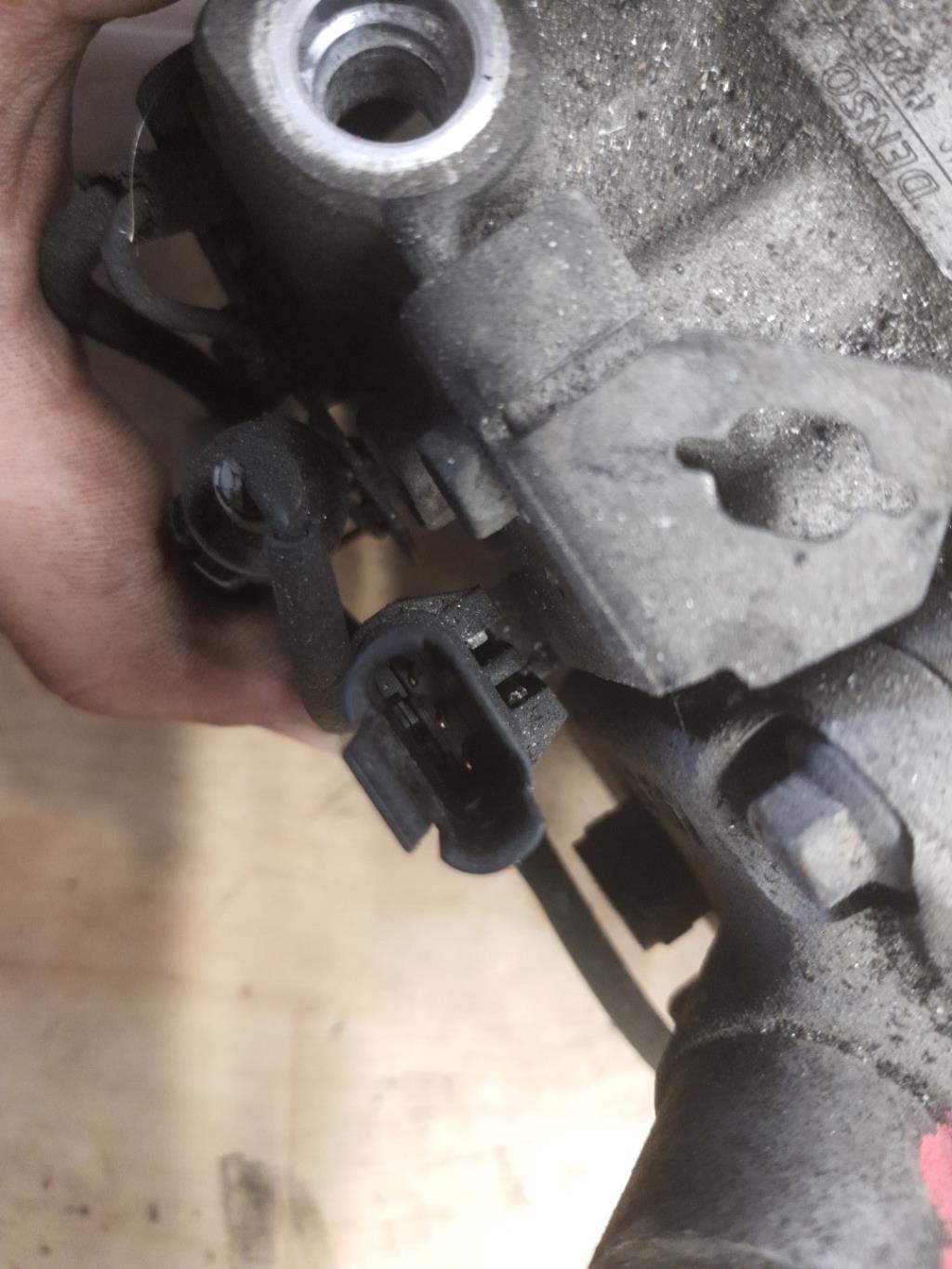 Compresseur clim BMW SERIE 1 E81 Diesel - 1