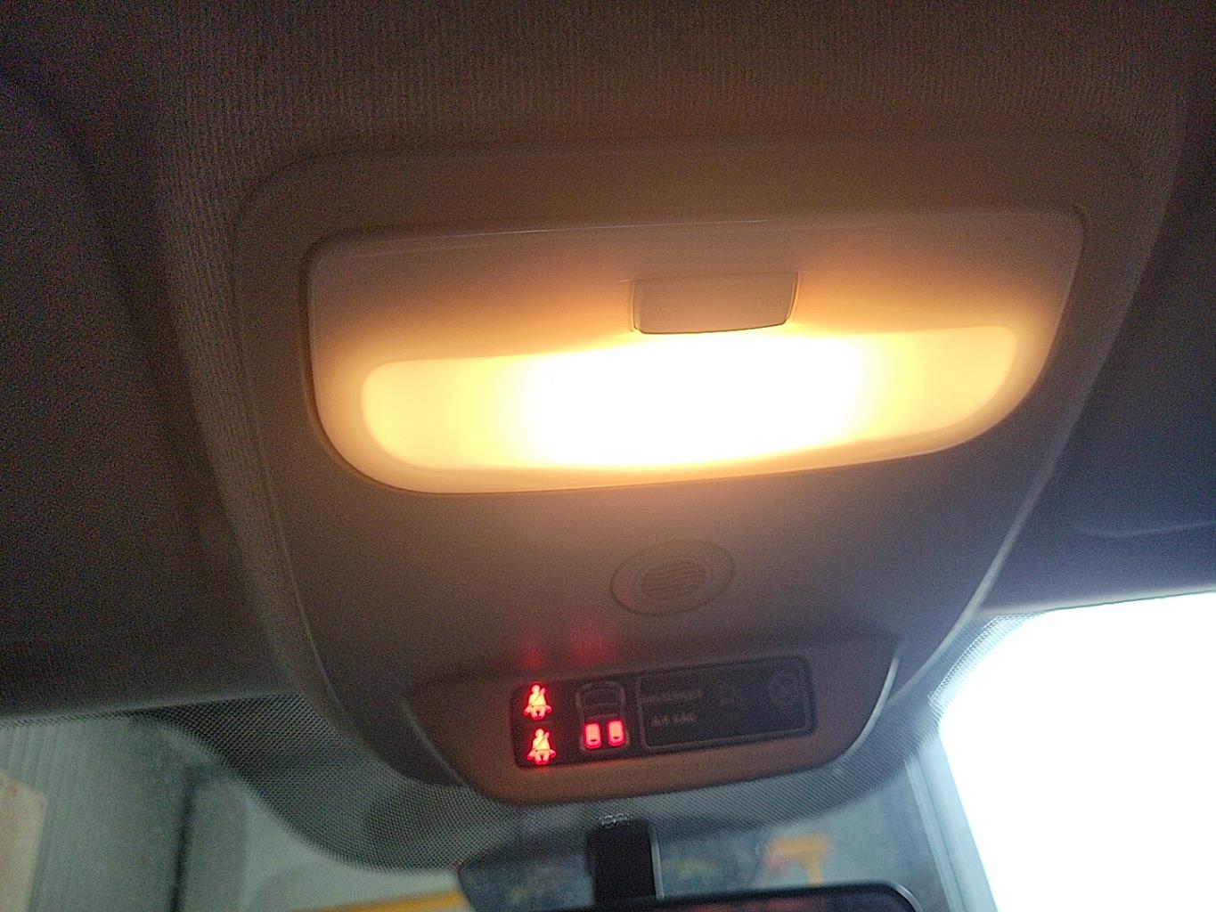 Eclairage de plafonnier RENAULT TWINGO 3 PHASE 1 Essence - 1
