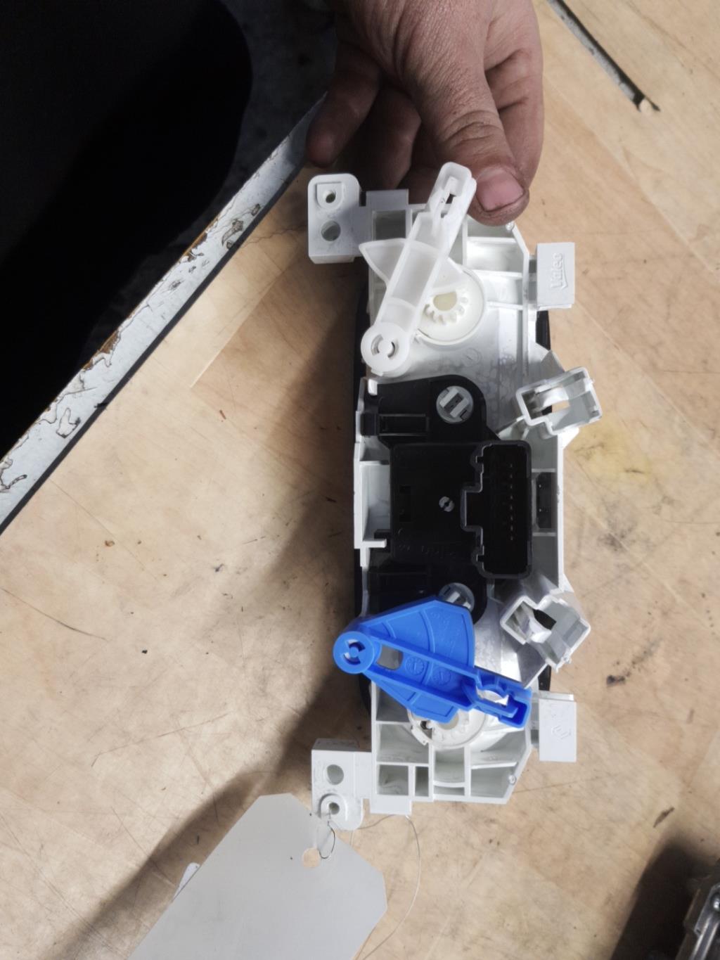 Commande chauffage RENAULT TRAFIC 3 COURT PHASE 1 Diesel - 1