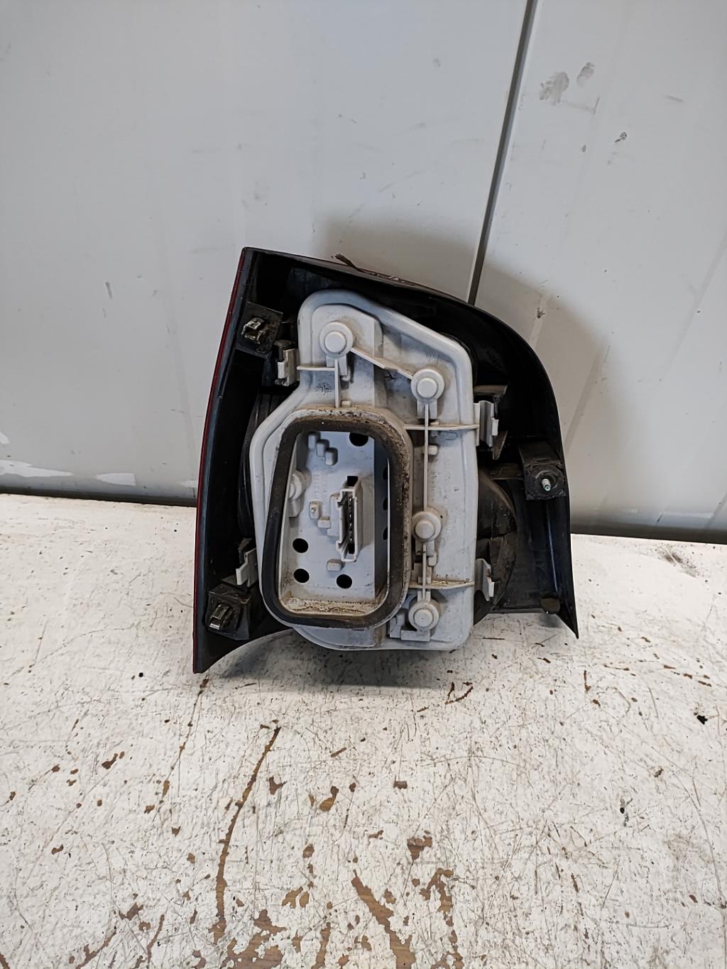 Fanale posteriore principale destro (luci) VOLKSWAGEN POLO 4 PHASE 1 Gasolina - 1